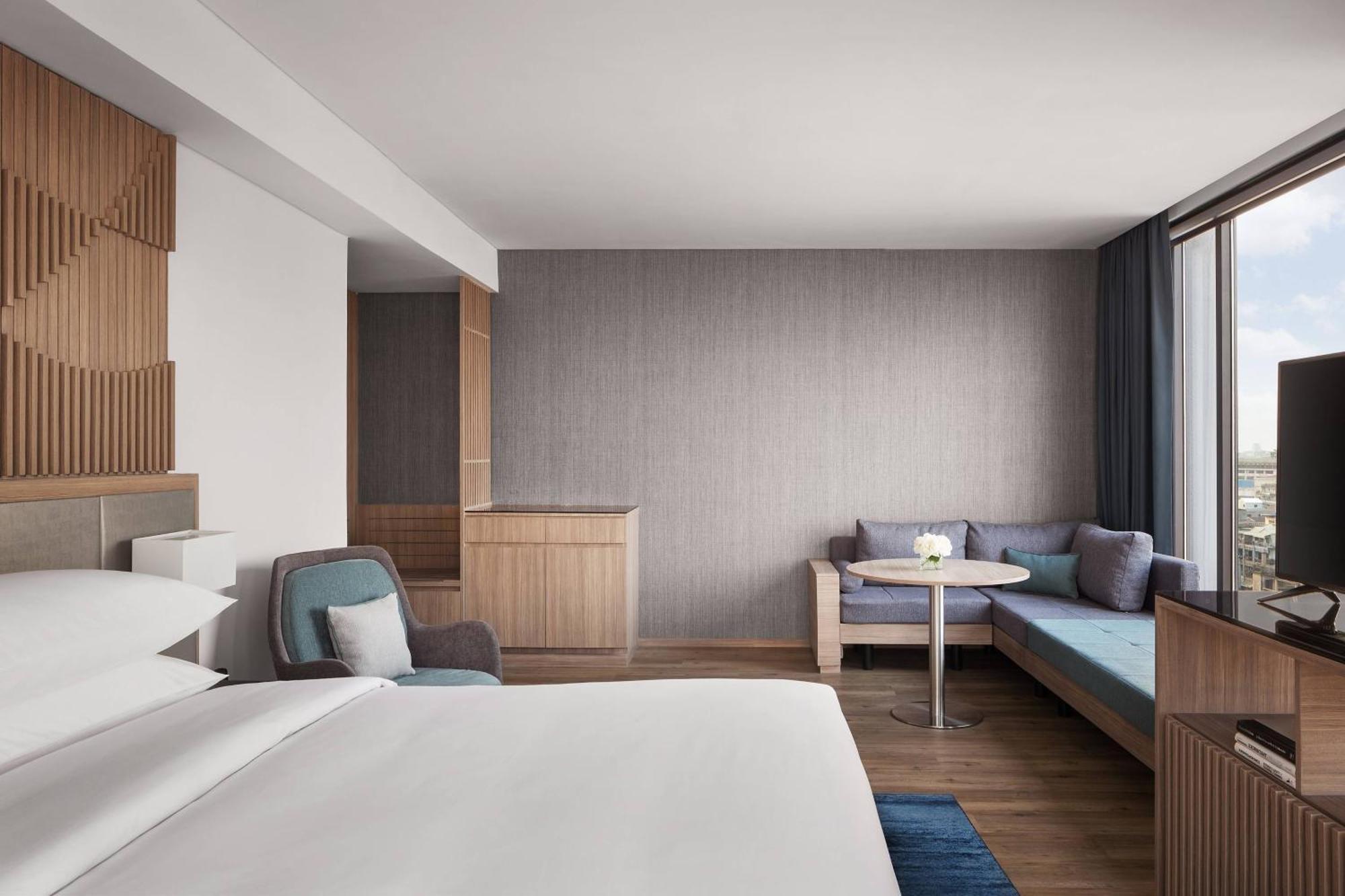 Courtyard By Marriott Phnom Penh Hotel Exterior photo