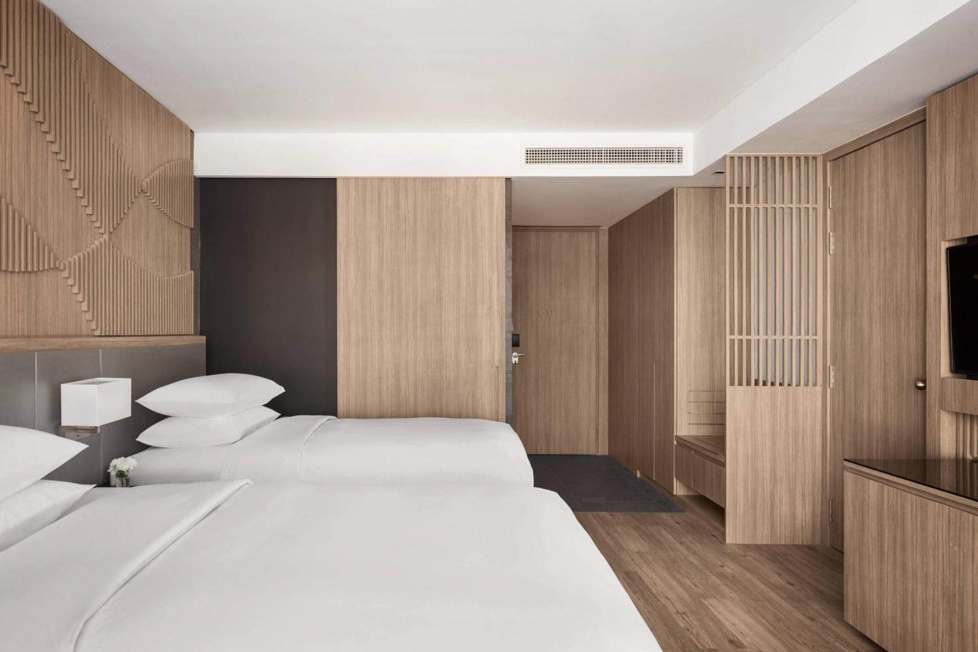 Courtyard By Marriott Phnom Penh Hotel Exterior photo