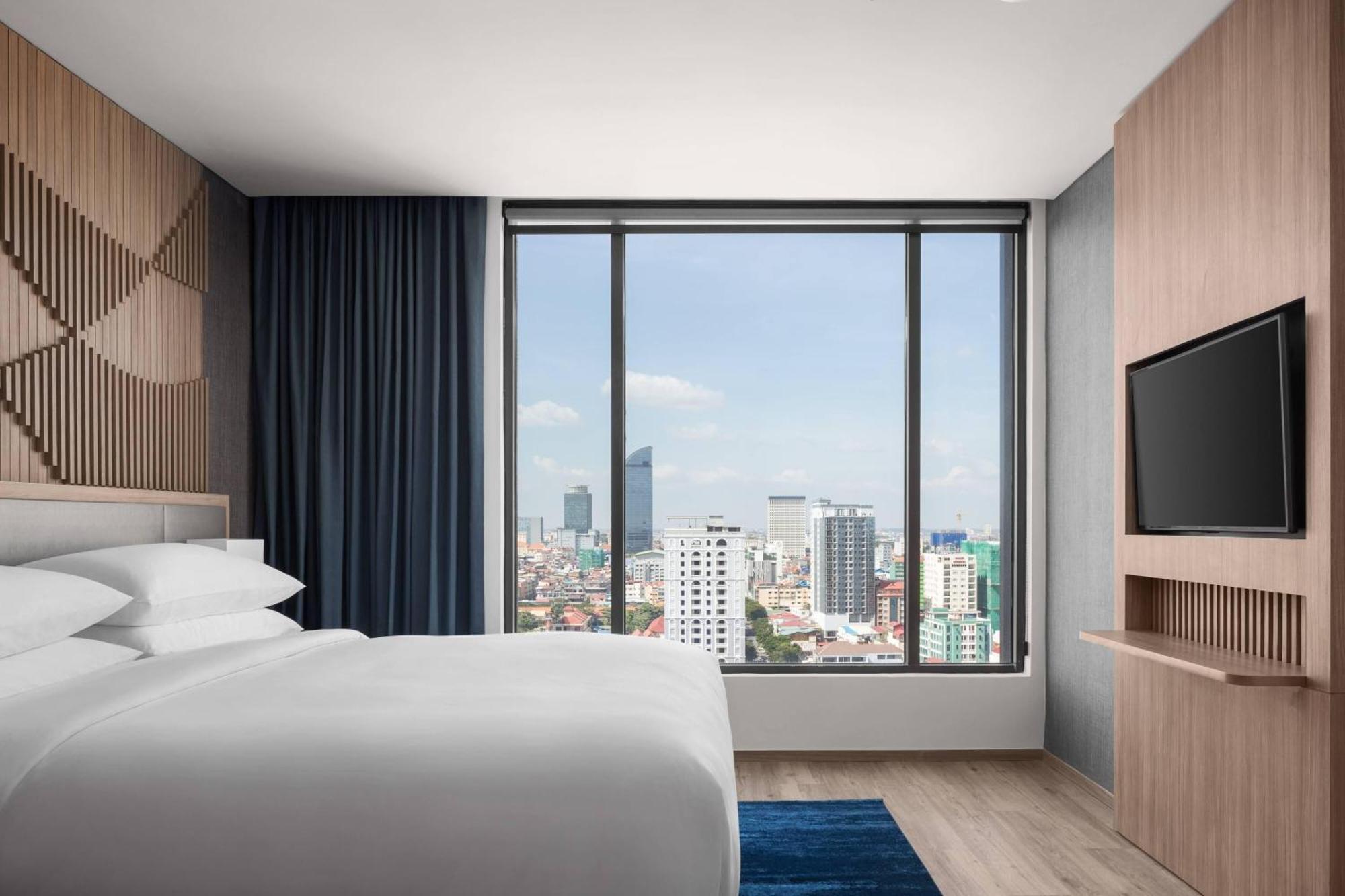 Courtyard By Marriott Phnom Penh Hotel Exterior photo