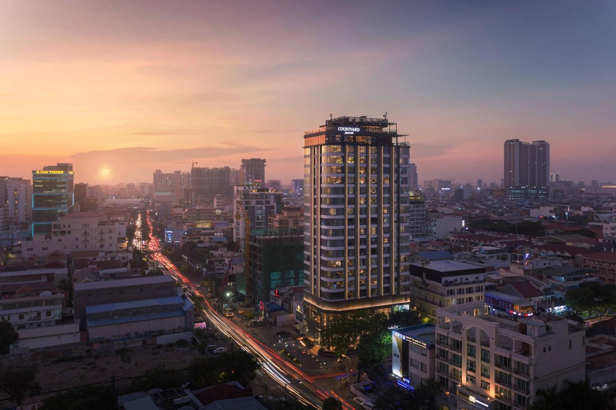 Courtyard By Marriott Phnom Penh Hotel Exterior photo