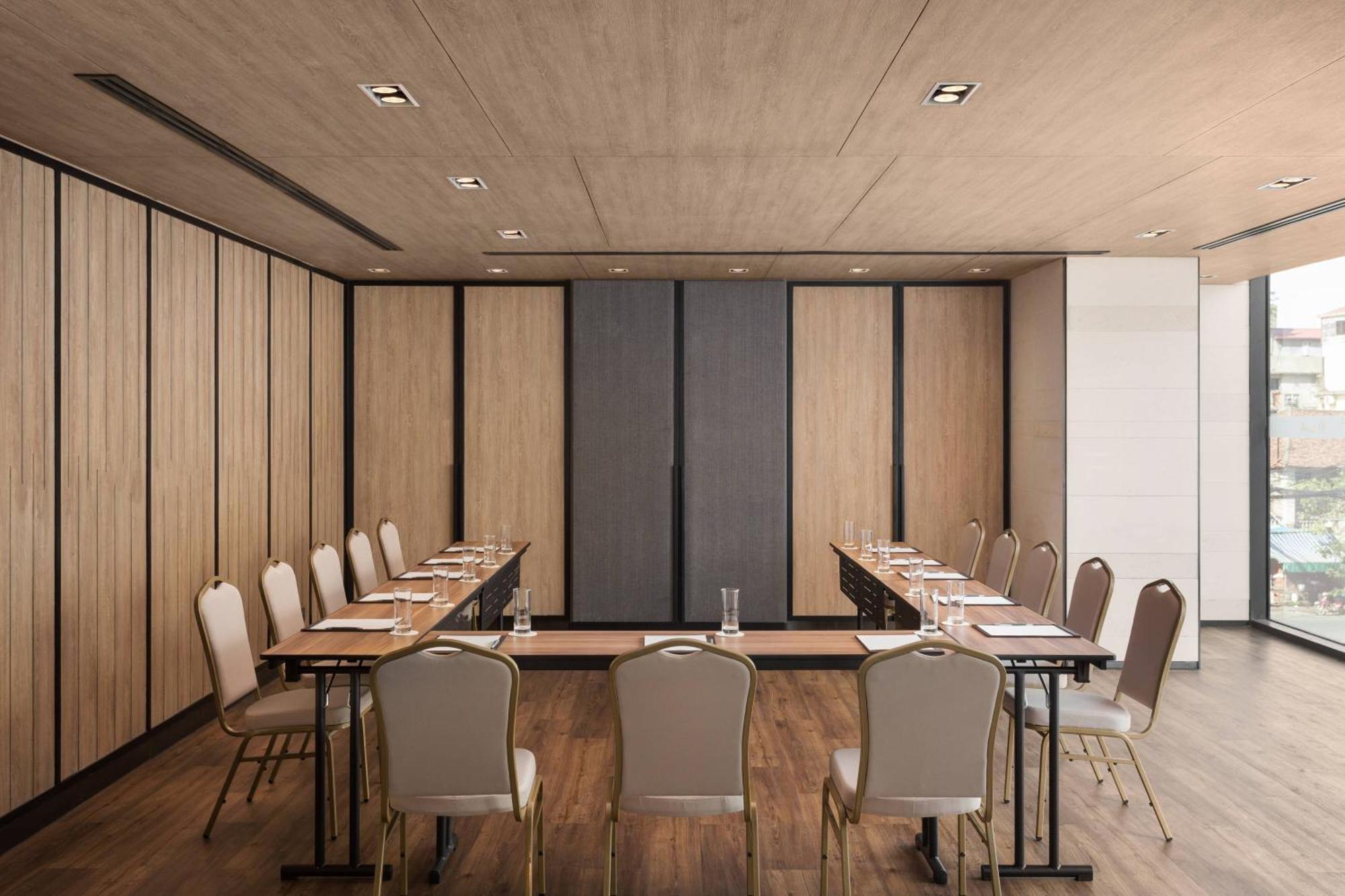 Courtyard By Marriott Phnom Penh Hotel Exterior photo
