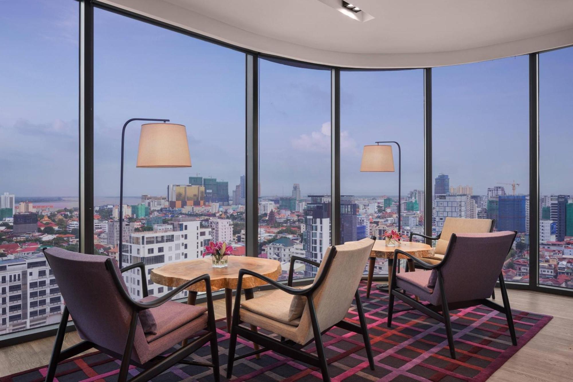 Courtyard By Marriott Phnom Penh Hotel Exterior photo