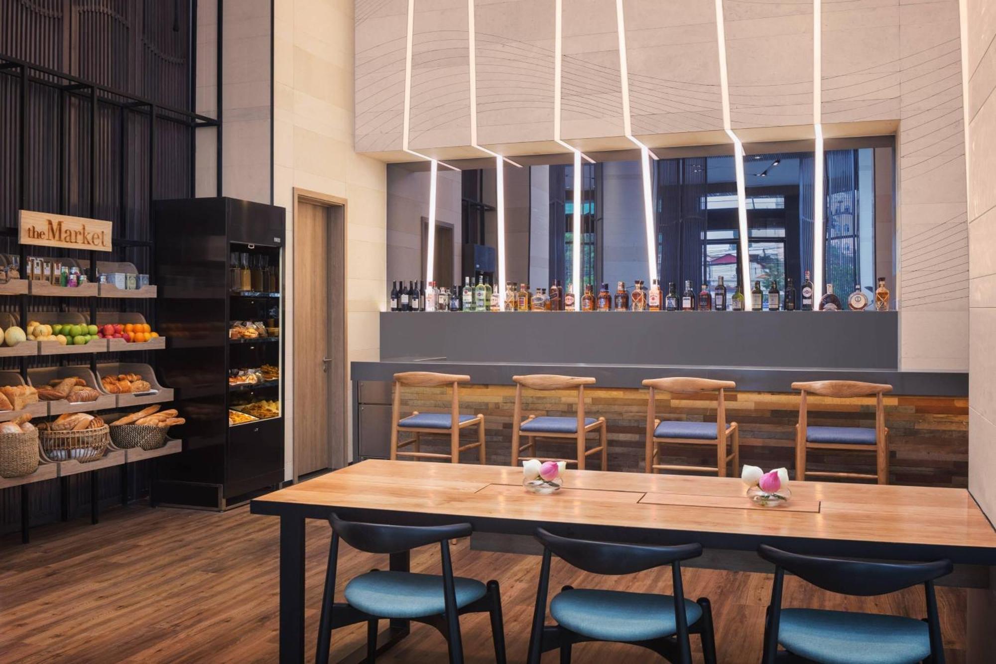 Courtyard By Marriott Phnom Penh Hotel Exterior photo