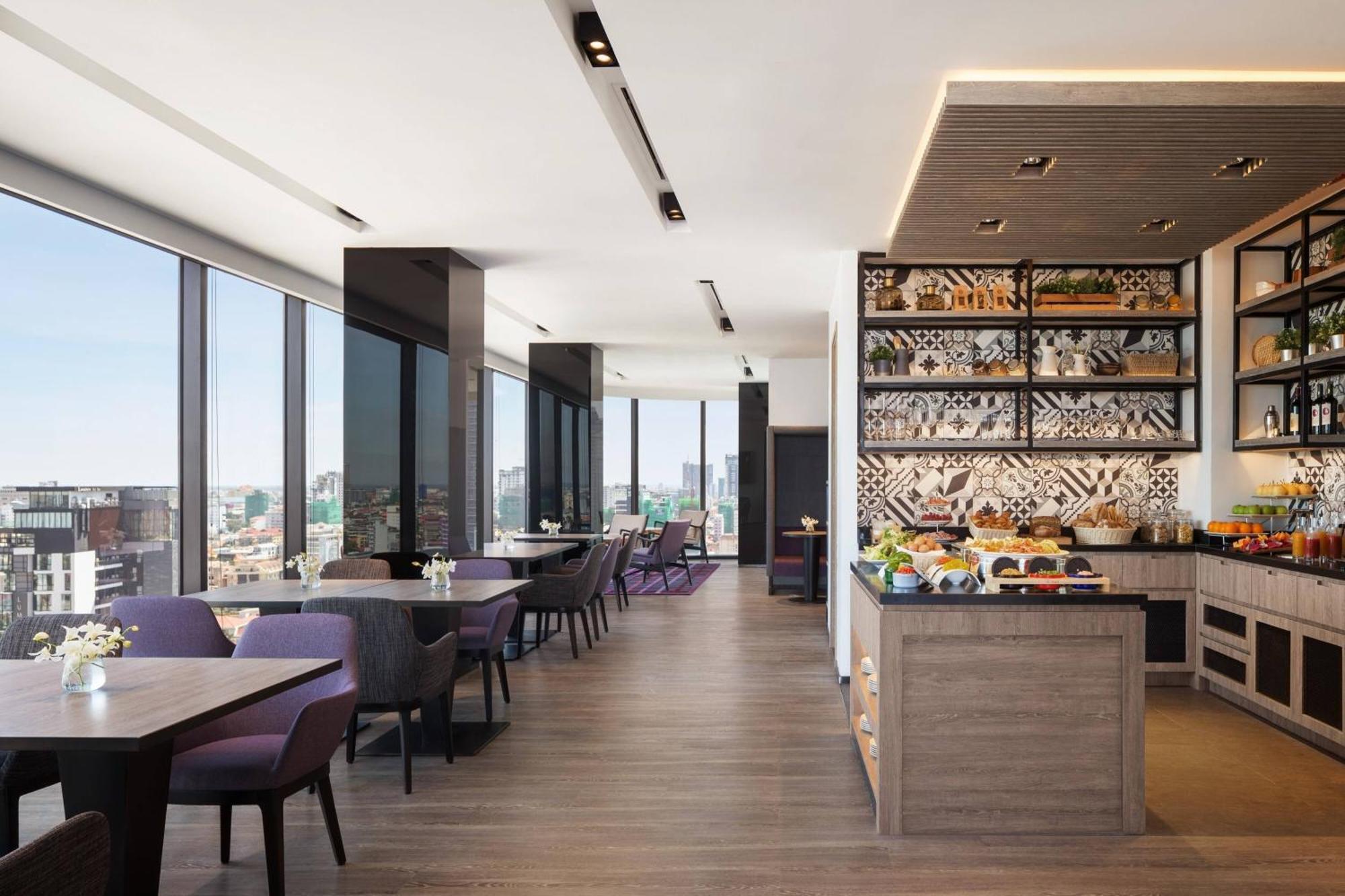 Courtyard By Marriott Phnom Penh Hotel Exterior photo