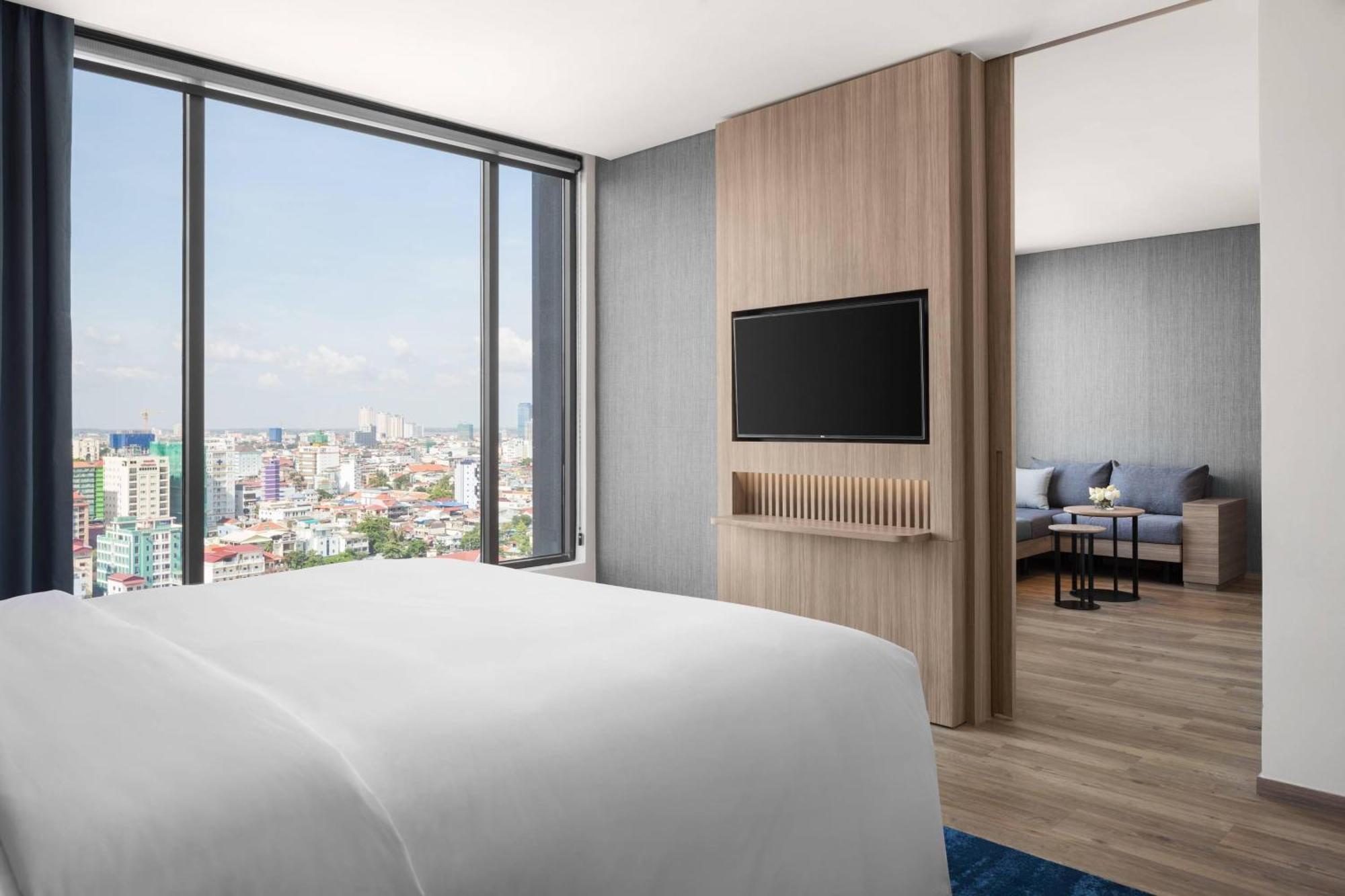 Courtyard By Marriott Phnom Penh Hotel Exterior photo