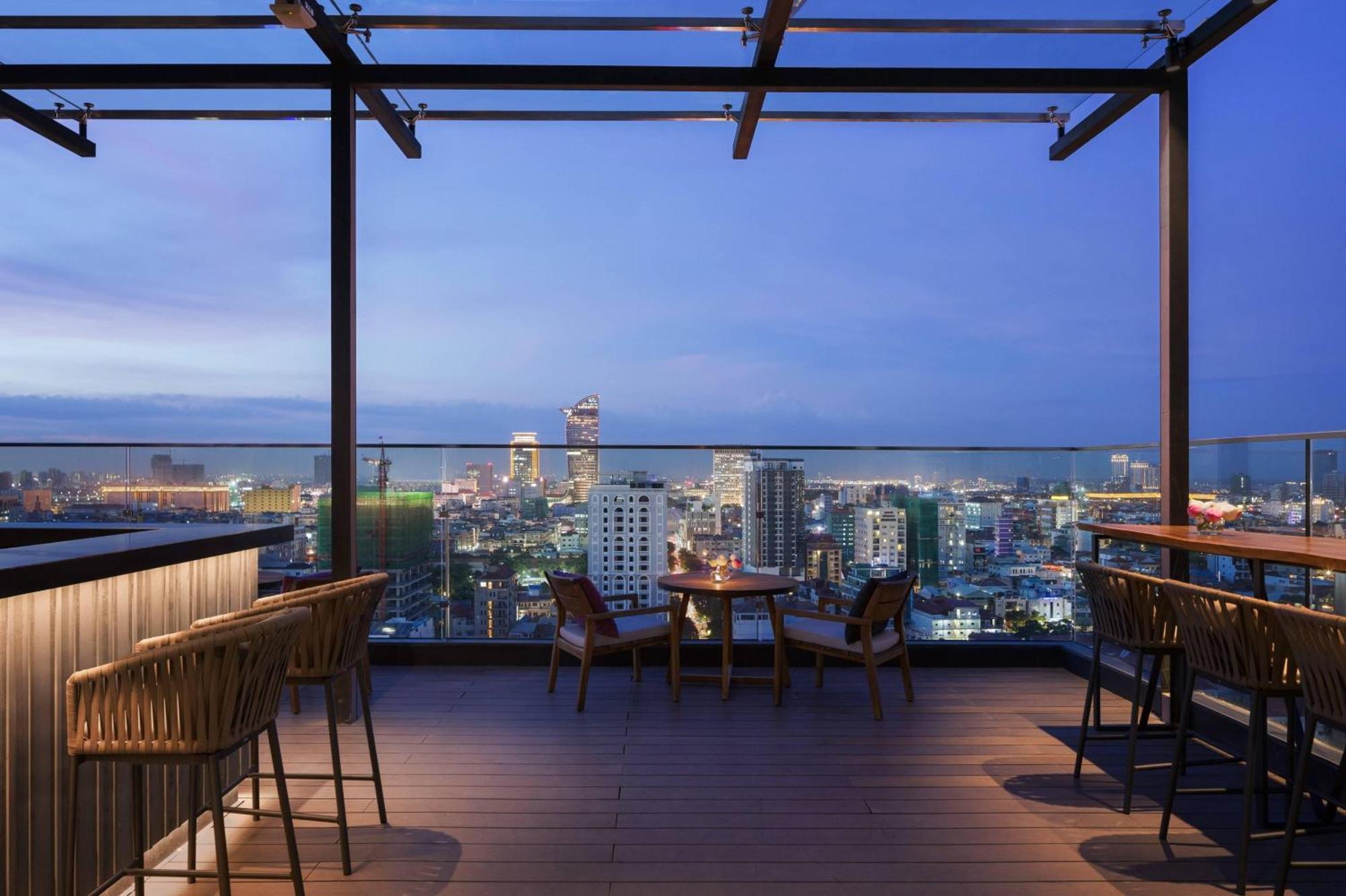 Courtyard By Marriott Phnom Penh Hotel Exterior photo