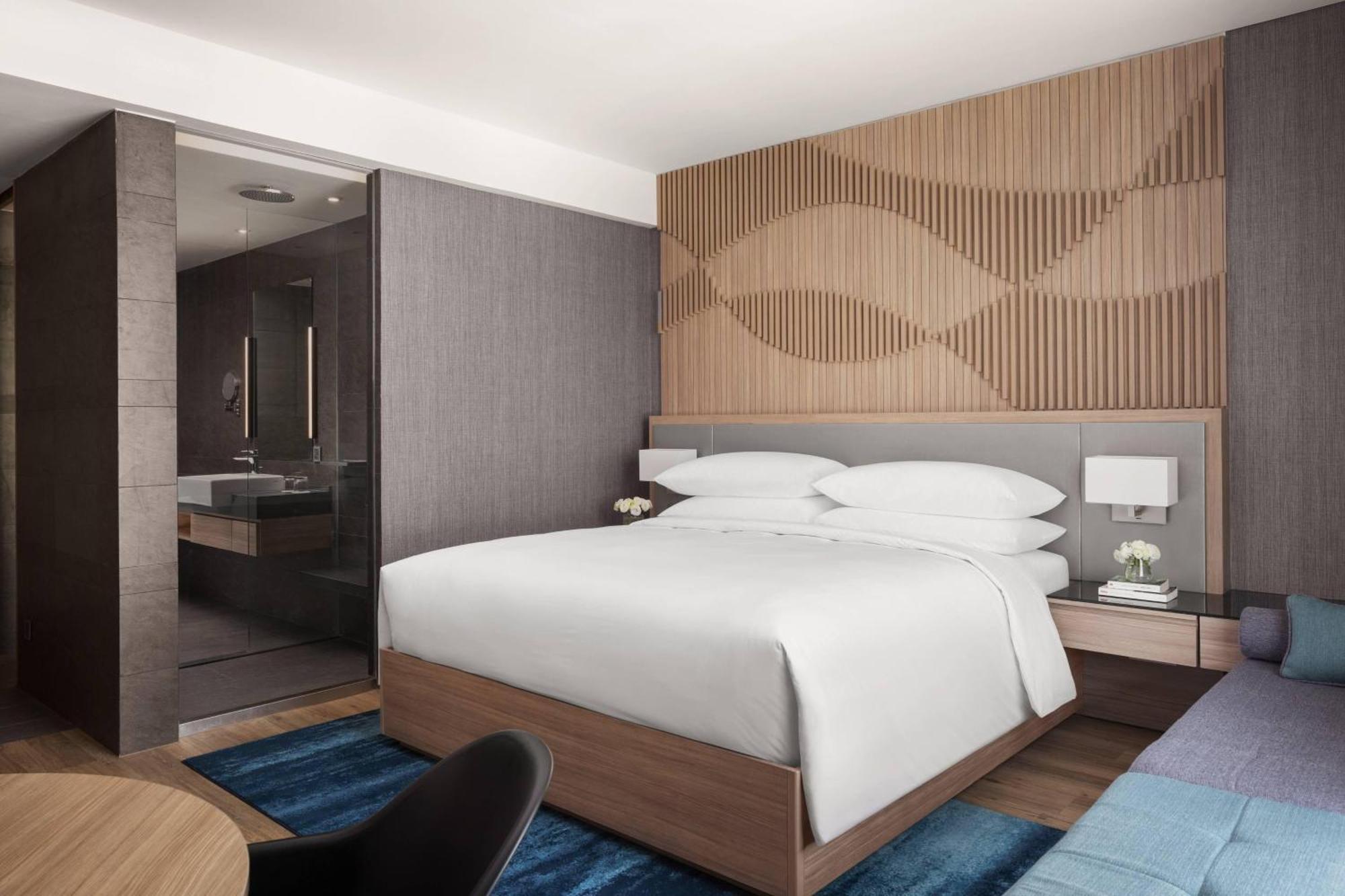 Courtyard By Marriott Phnom Penh Hotel Exterior photo
