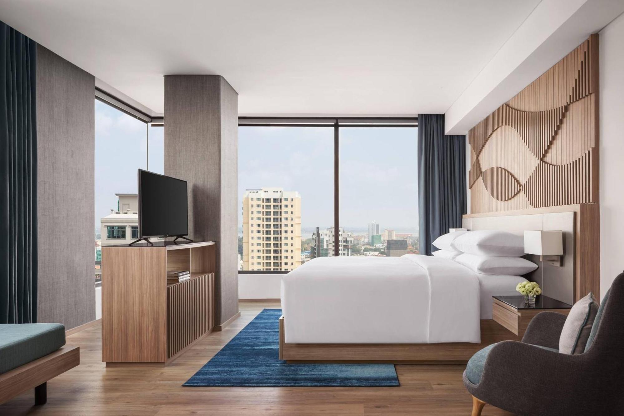 Courtyard By Marriott Phnom Penh Hotel Exterior photo