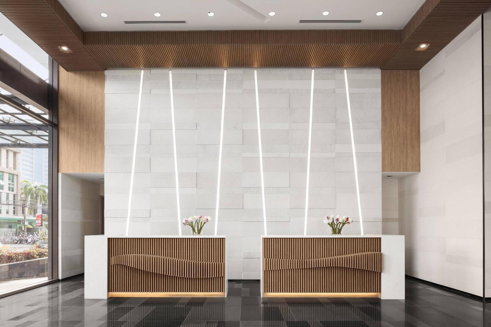 Courtyard By Marriott Phnom Penh Hotel Exterior photo