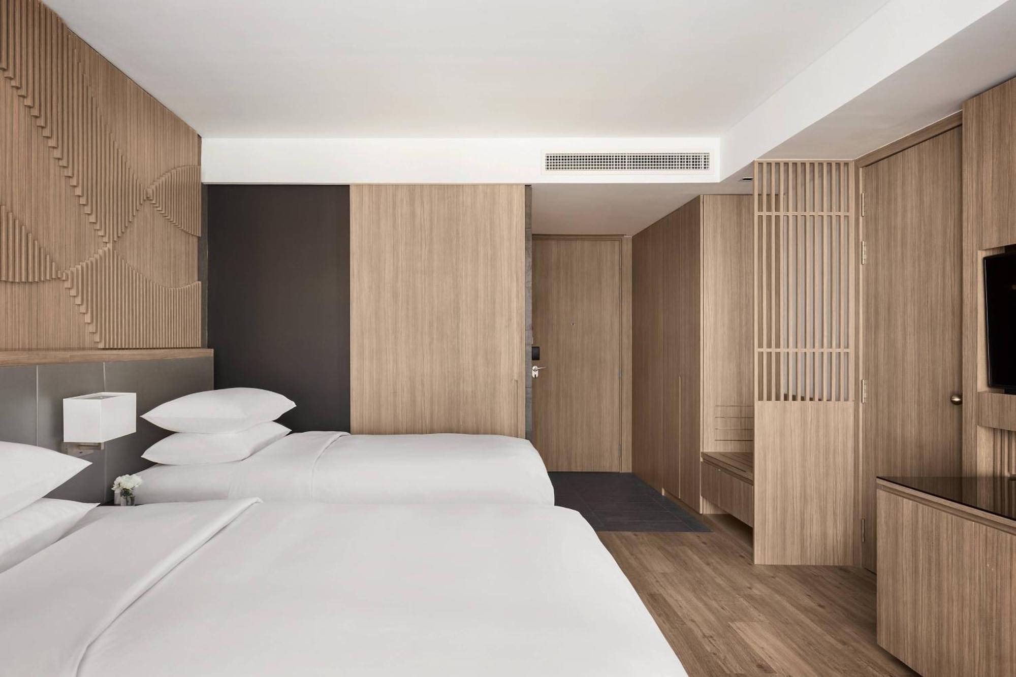 Courtyard By Marriott Phnom Penh Hotel Exterior photo