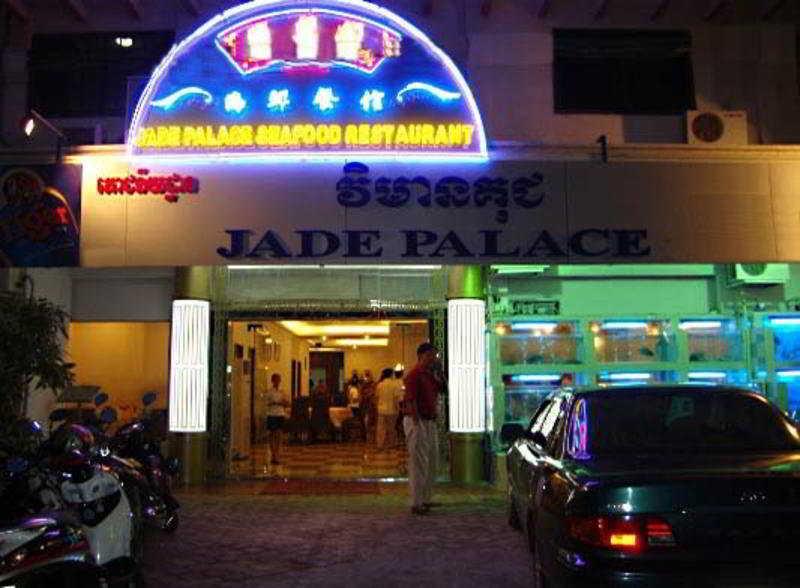 Courtyard By Marriott Phnom Penh Hotel Exterior photo
