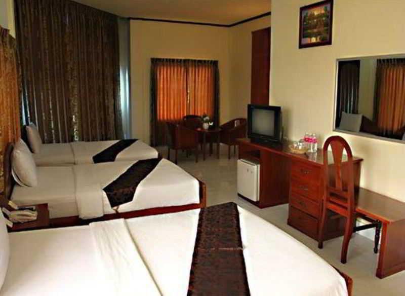 Courtyard By Marriott Phnom Penh Hotel Exterior photo