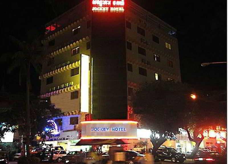 Courtyard By Marriott Phnom Penh Hotel Exterior photo